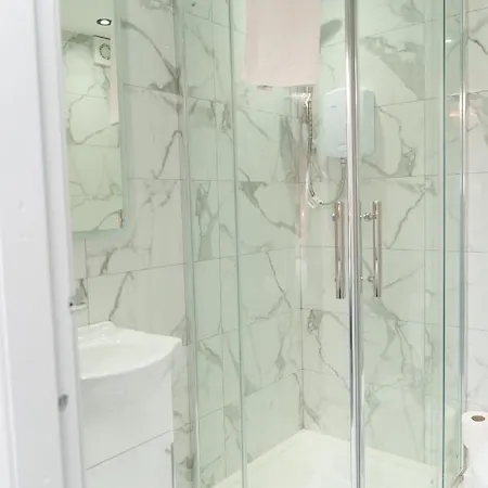 Willow Leeds (West Yorkshire)