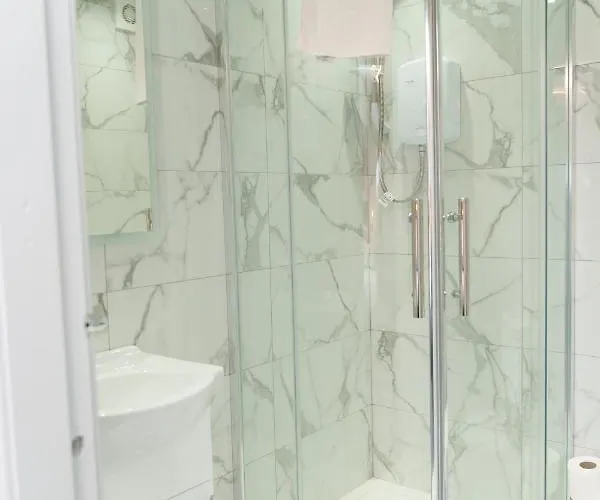 Willow Leeds (West Yorkshire)