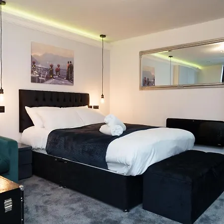 Willow * Leeds (West Yorkshire)